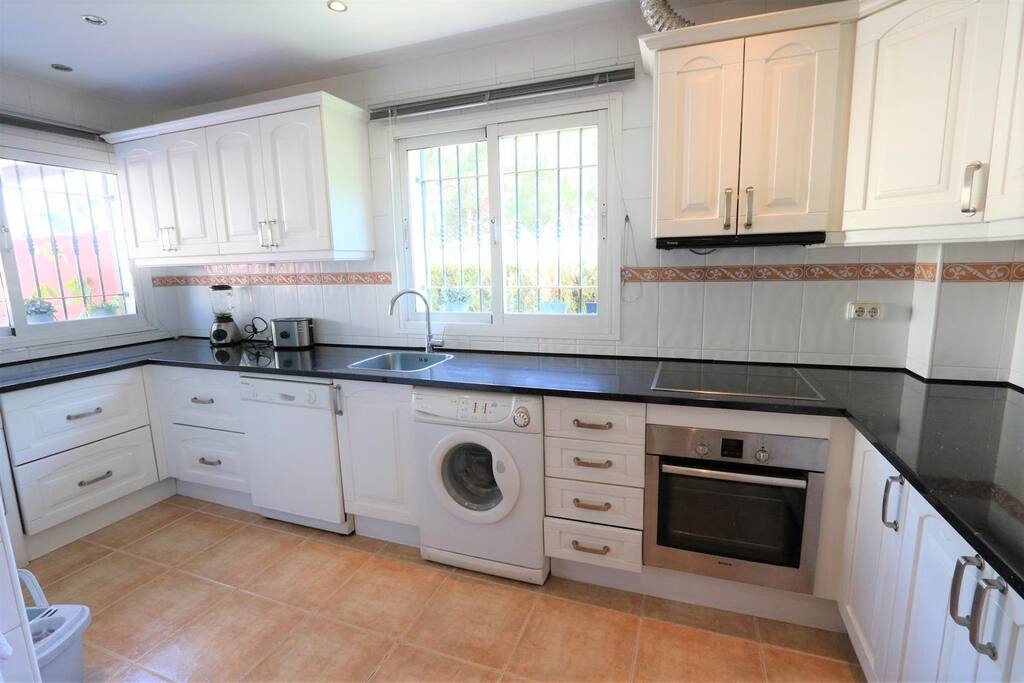Kitchen equiped with washmachine, dryer, oven, hob, utensils, kitchen utensils, Nespresso machine, fridge and freezer.