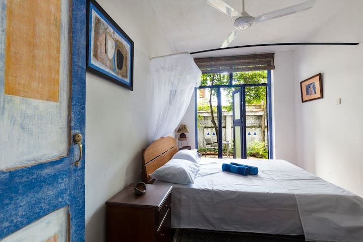 wooden gate-Artist's Gallery