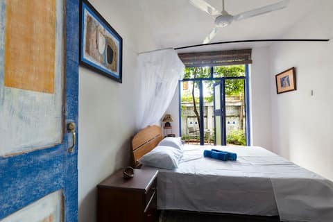 wooden gate-Artist's Gallery