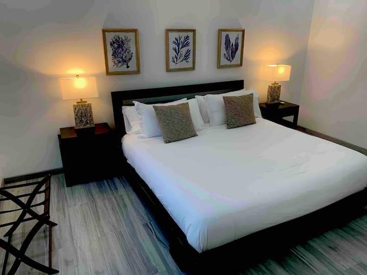 Kitanda aina ya Master bedroom King
size 