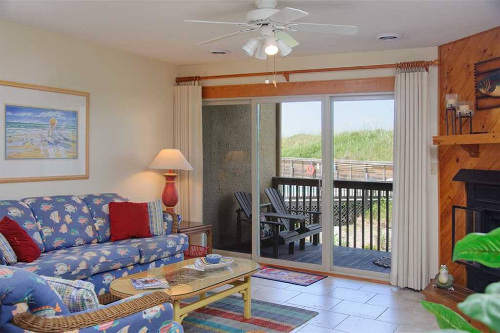 QF4: The Quay F4 | Mid Level Living Area