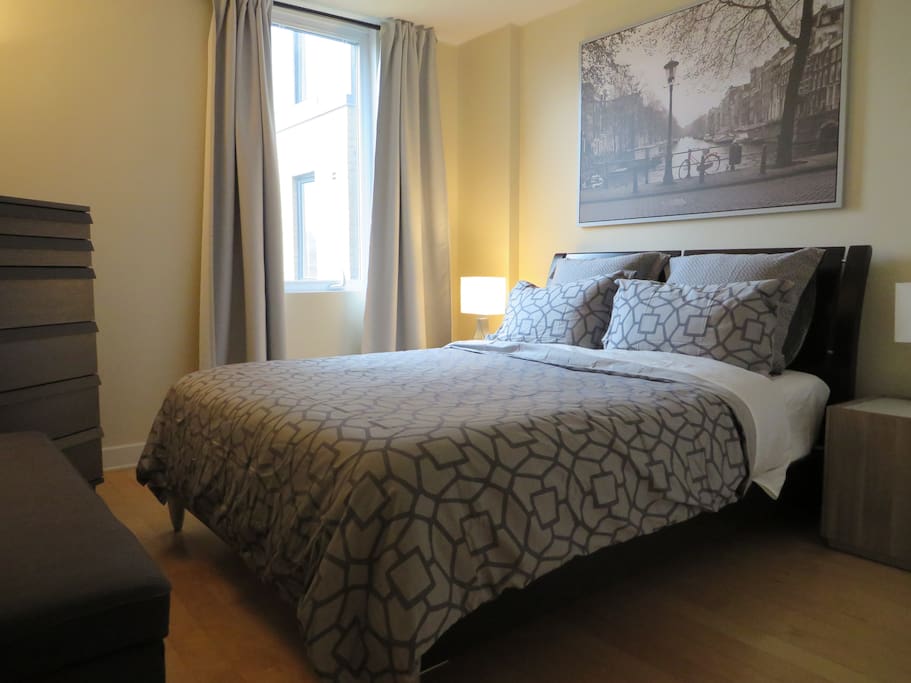 Master bedroom with queen size bed