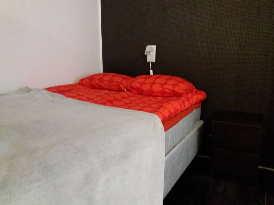 120 cm sänky.
A double-bed ( 120 cm wide ).