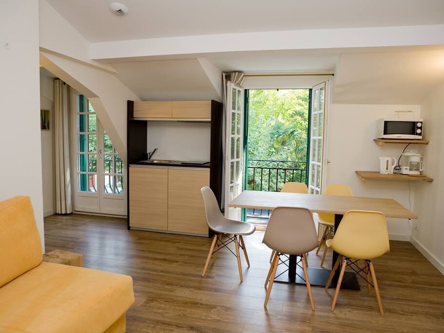 coin kitchenette
