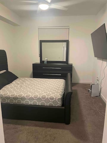 Spacious 2 bedroom 2 bath with pool gallery image 3