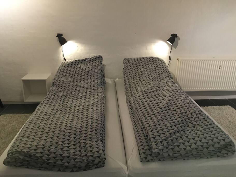Private room with two single beds