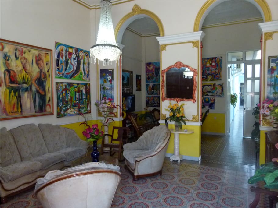 Living Room of the Hostal, the harmony and the good taste characterizes its decoration.--Sala del Hostal , la armonía y el buen gusto caracteriza su decoración.