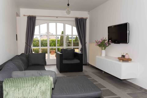 Nice renovated one-bedroom guest house