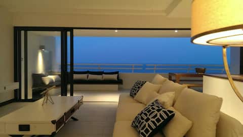 2BR Beachfront Resort Suite with Seaview Hot Tubs