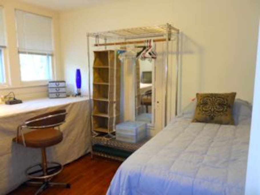 Lovely room - very comfortable with option for letting morning sunlight in (or not, as you prefer). Very good workspace, super quiet for a great night's rest.