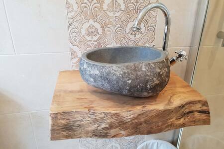 Central base to explore Windermere