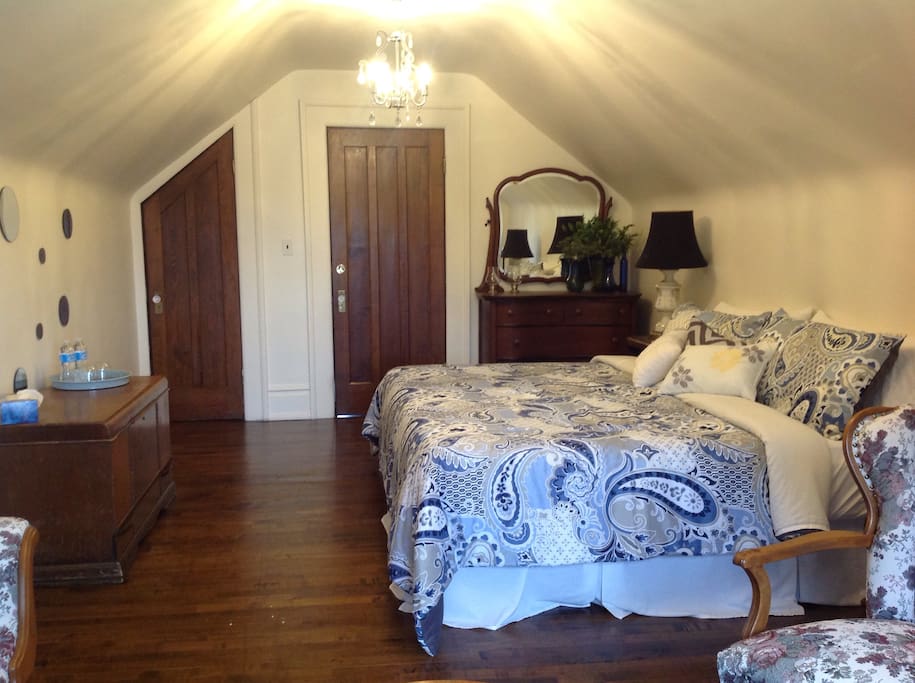 3rd floor king sized bedroom