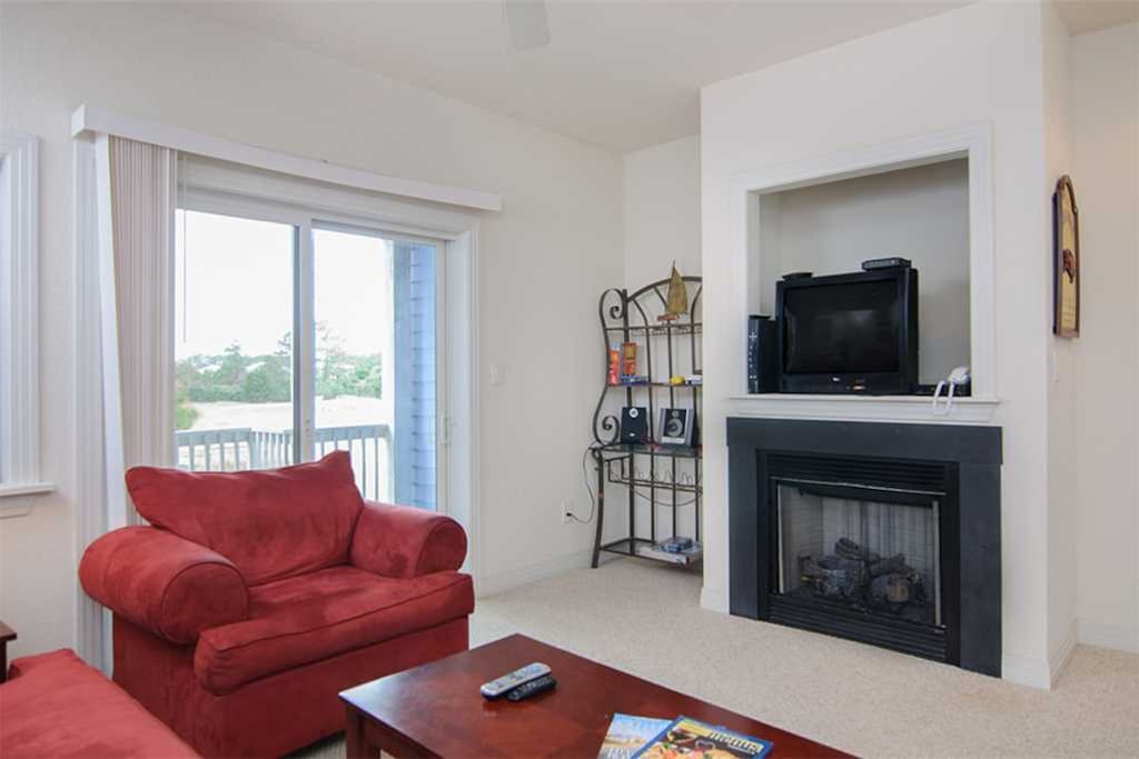 BB109: Bermuda Bay 109 | Mid Level Living | Fireplace Not Available For Guest Use
