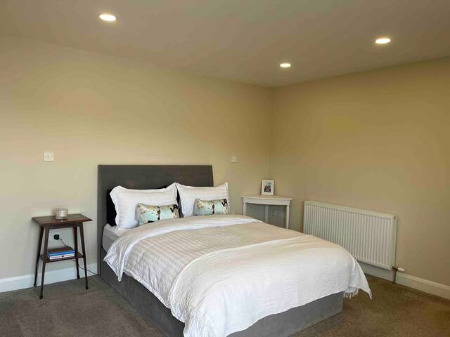 Spacious modern home by the sea in Dublin gallery image 4