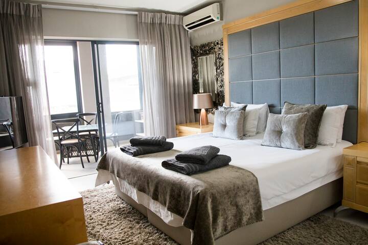 Upmarket Apartment at Heritage Square Durbanville