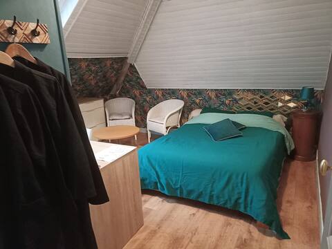 Nice "tropics" attic" room