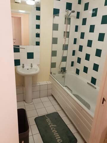 LOVELY 2 BED GUEST HOUSE. gallery image 5