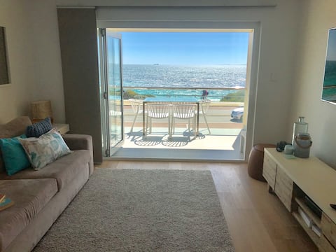 Top Airbnb: Cottesloe Beachfront Ocean View Apartment in Cottesloe