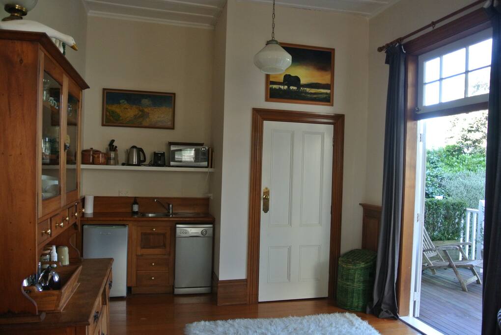 Kitchen Lounge Area