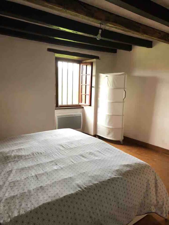 El dormitorio del piso de parqué