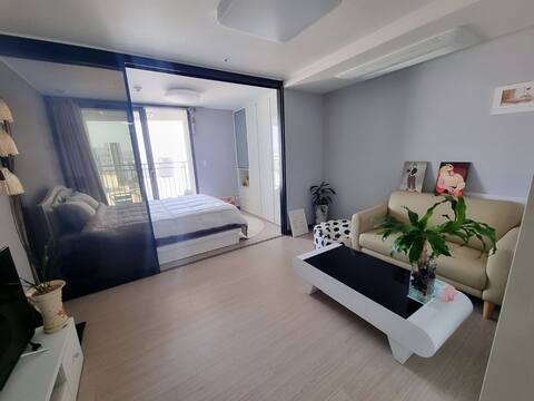 Boki House, where you can see the city of Yeosu Ocean View in beautiful ocean and close to a large grocery store