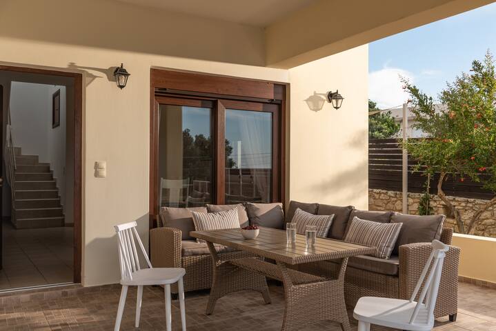 Peaceful Villa w/2 Private Pools, BBQ & Pool table gallery image 4