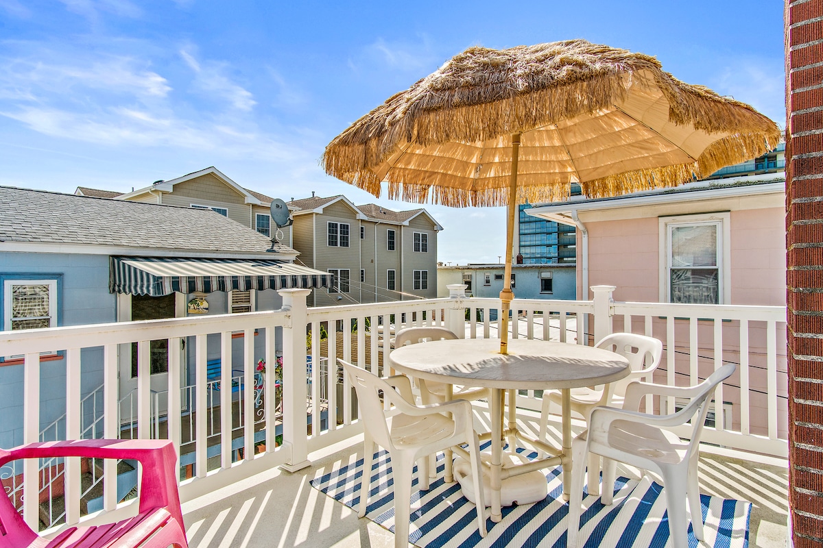 Dolphin Swimming-Beach Block Beauty - Apartments for Rent in