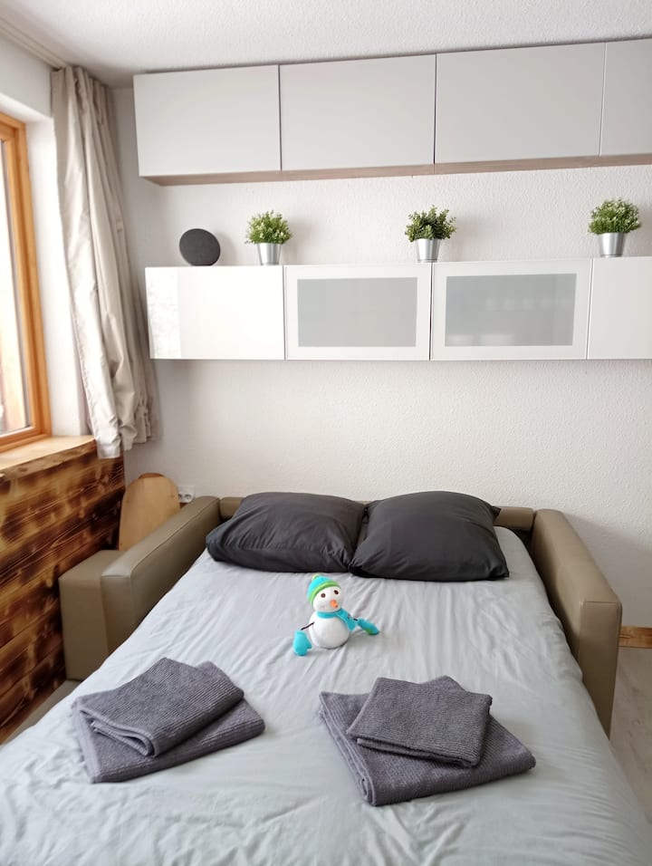 エクスプレスソファベッドを折りたたみ、内蔵枕収納