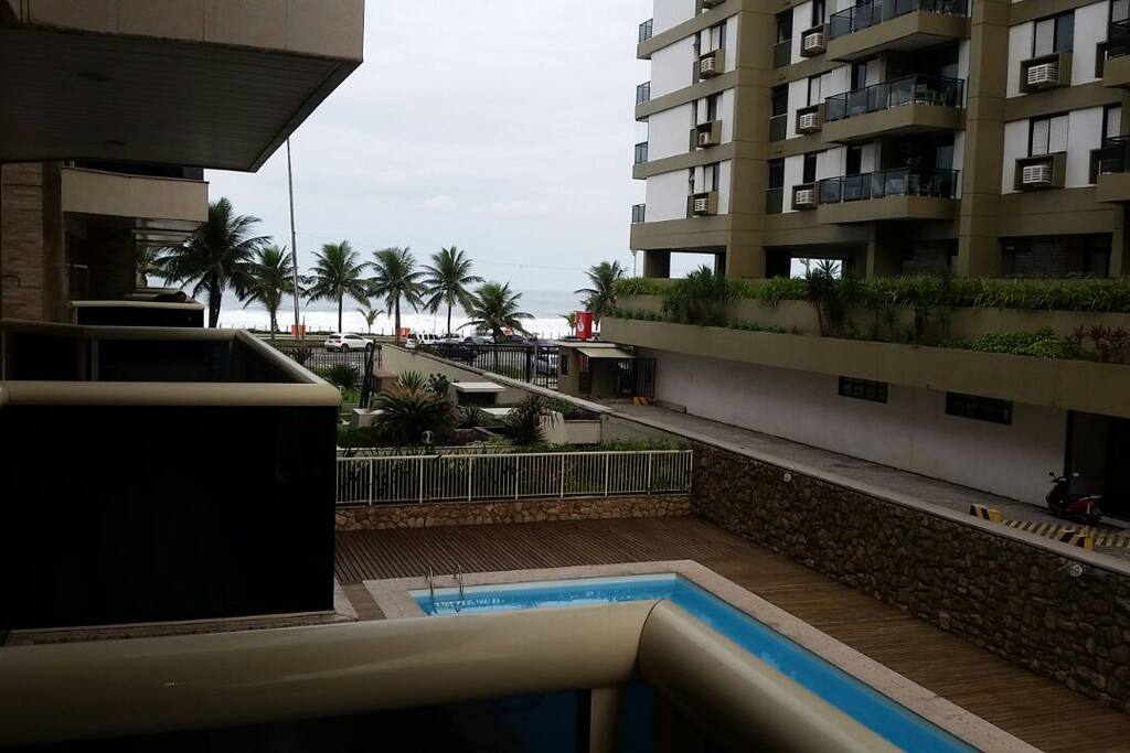 VISTA PRAIA E PISCINA