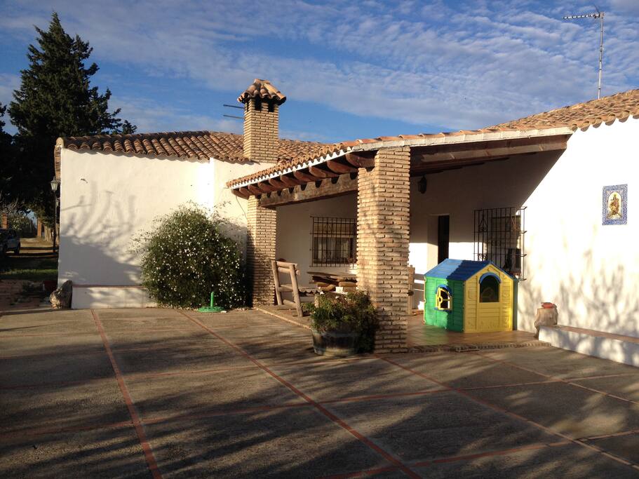 PATIO DELANTERO DE LA CASA