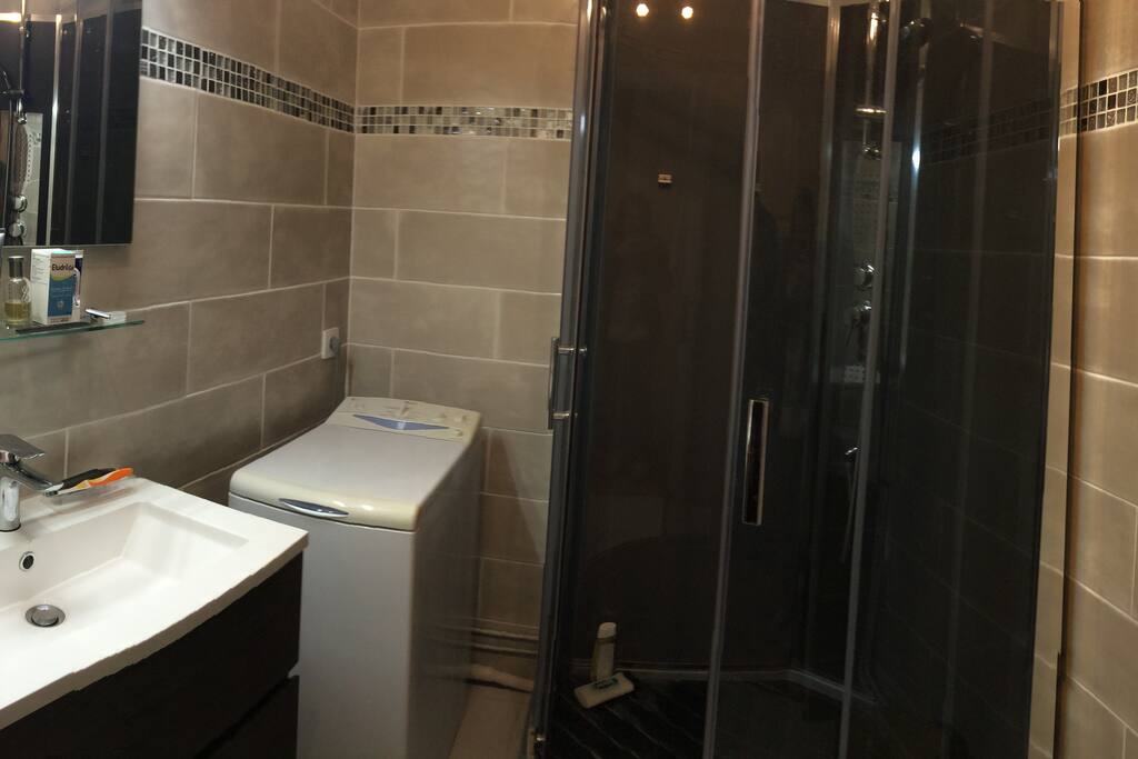 salle de bain entièrement rénovée en oct 2017