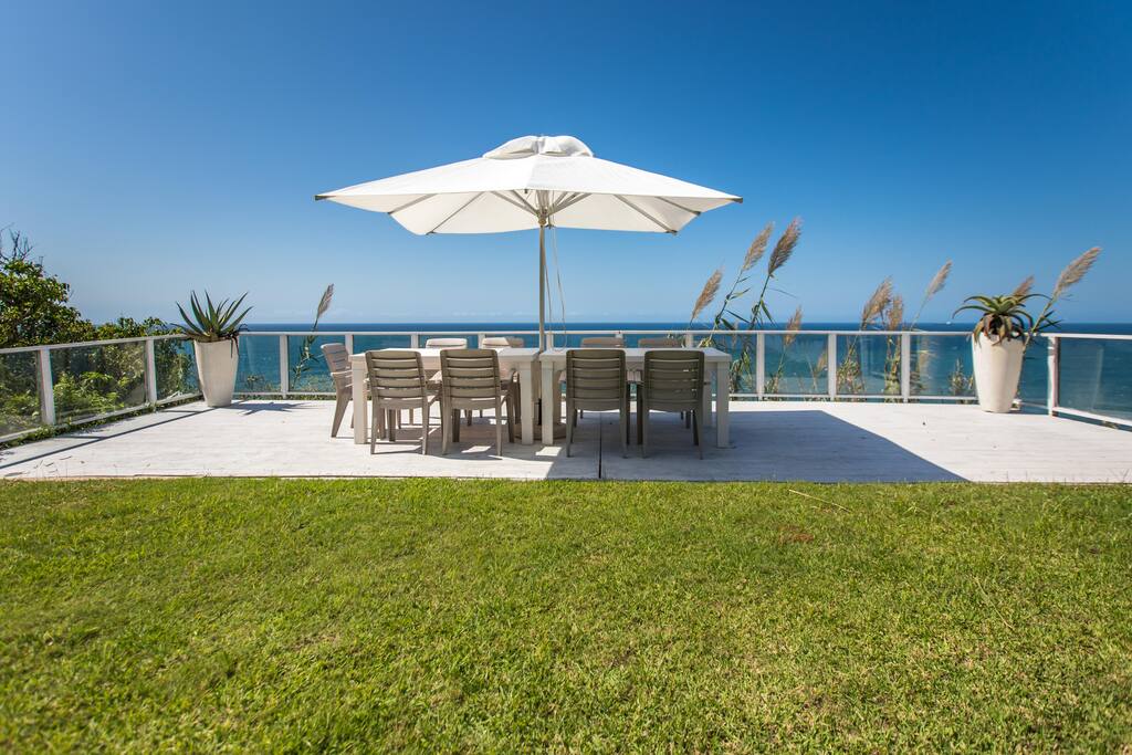 The outside entertainment area.