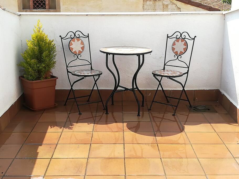 Amplia terraza para relajarte