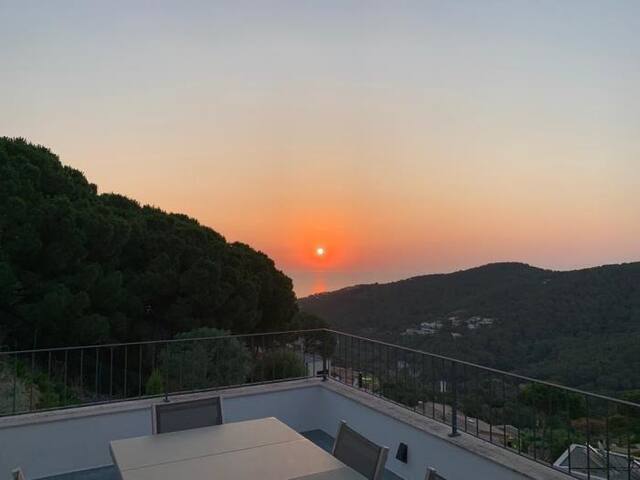 Gorgeous, private modern villa with sea view gallery image 2