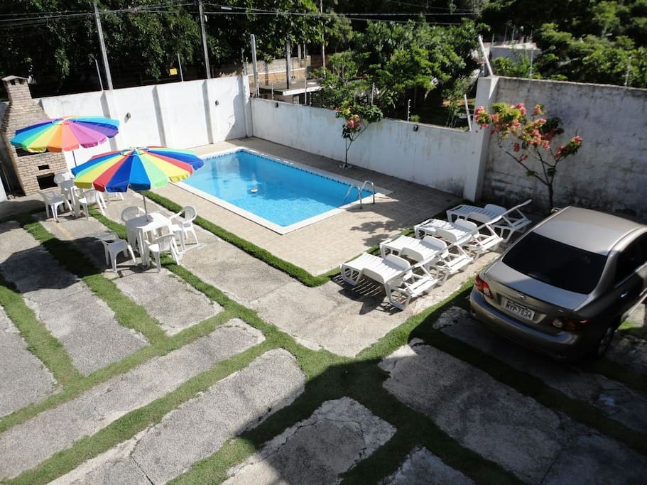 área de lazer com piscina, churrasqueira, ducha e garagem