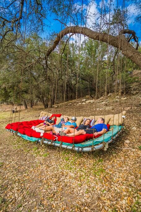 Giant day bed