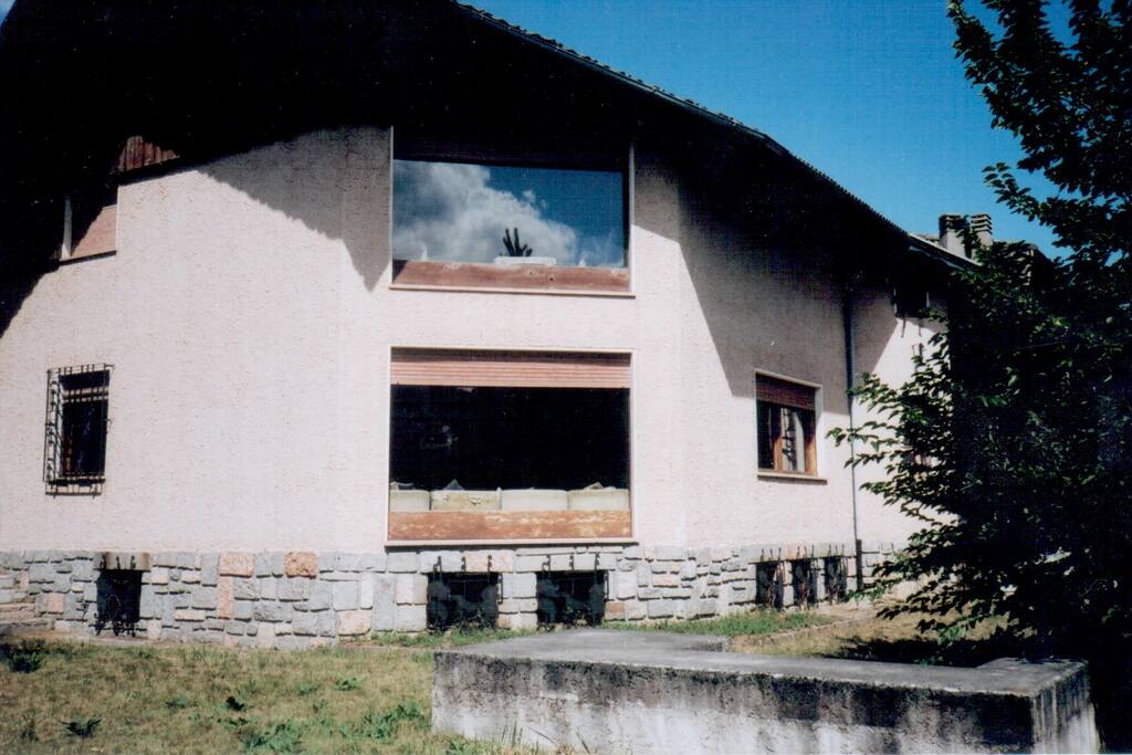 Esterno 2