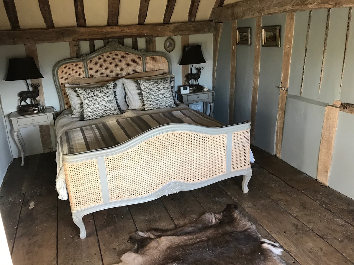 غرفة نوم 1 بسرير بمقاس كبير