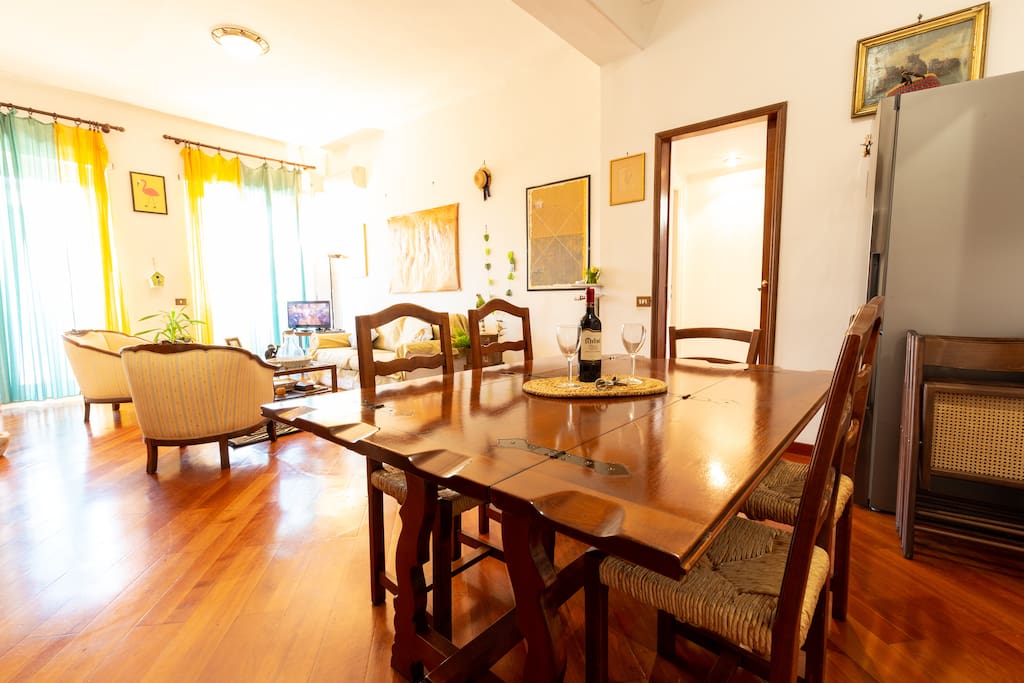 Large rooms elegantly decorated