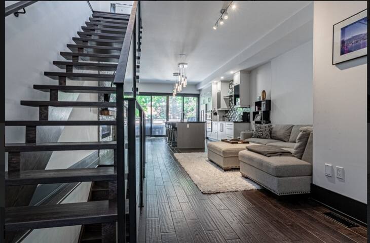 The Junction Modern w/Parking Easy Downtown Access gallery image 4