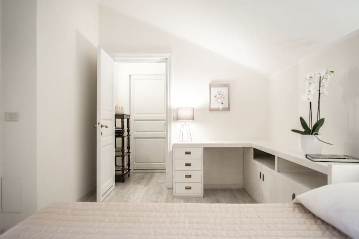 LPM Apartment 3 – Trevi Fountain