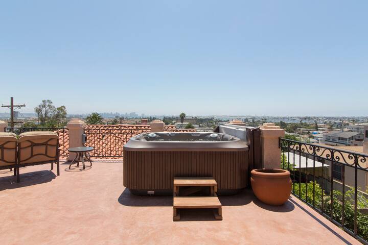 ☆🏘 Breathtaking 180º Views 🏝Hot Tub🏝 5☆ Reviews gallery image 4