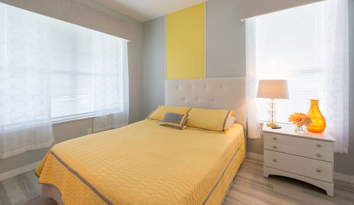 Queen size 1st floor with ensuite