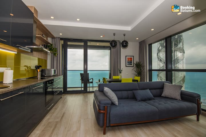 Beachfront Apartment with Panoramic View