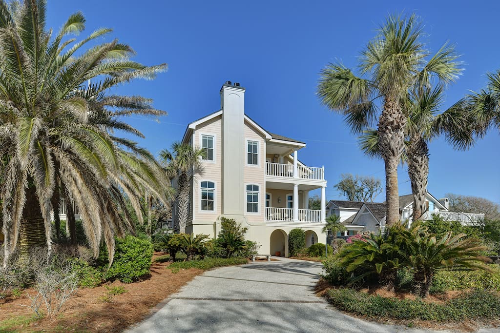 Wolfe Cottage - Beach Views, Private Pool, Billiards, East Beach