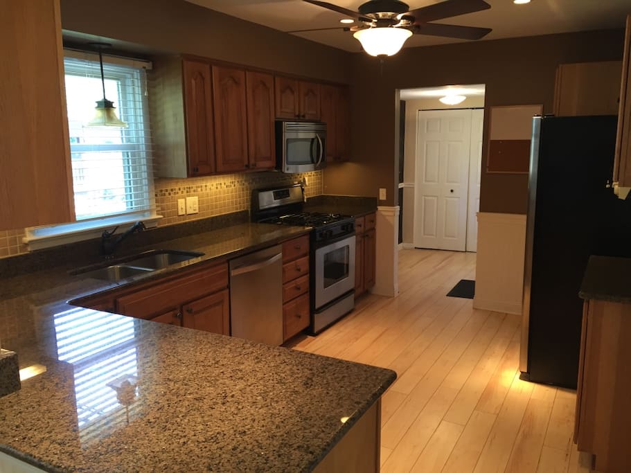 Updated Kitchen w Stainless Appliances