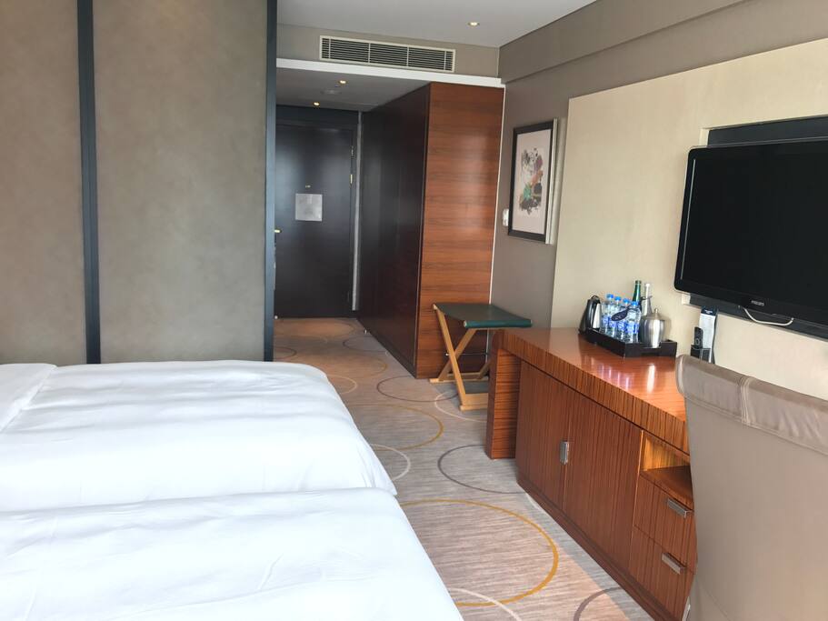 双床/大床可选。You can choose
twin bed or king bed.ツインベッド/キングベットルーム選択可能。