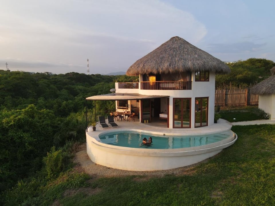 A round palapa villa near Zicatela, Puerto Escondido, Oaxaca, Mexico, photo 4 of 10