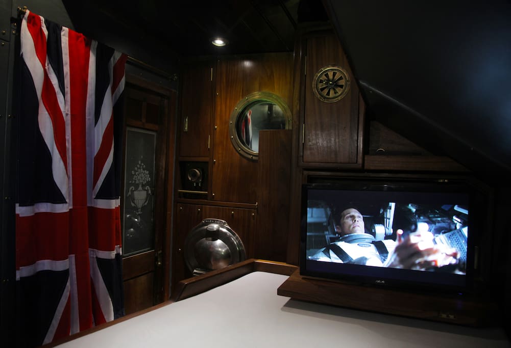 Pull-out HD screen and media player with large selection of films. The bluetooth speaker can also be used for playing own music.