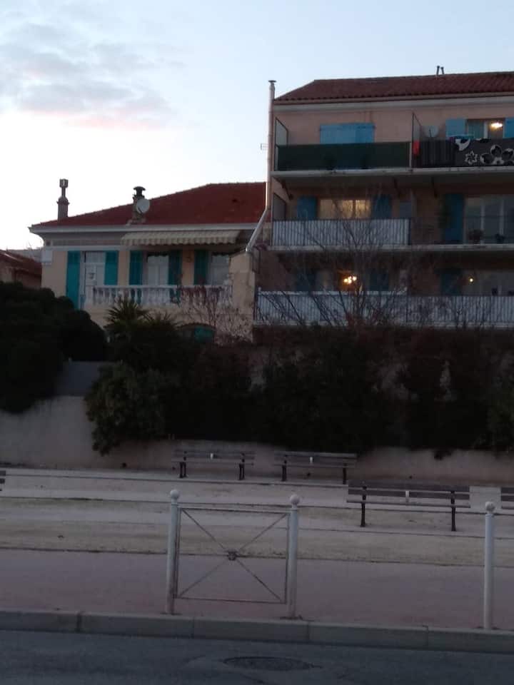 Location Saisonnière, Duplex Récent Sur Toulon - Toulon